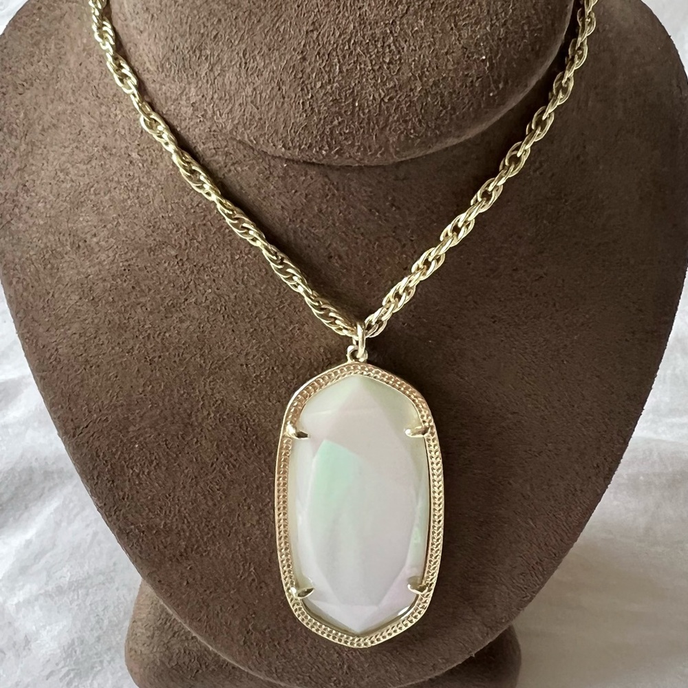EUC Kendra Scott Rae Necklace White Iridescent HTF - Picture 2 of 9